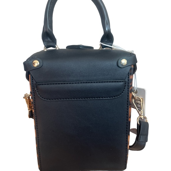 URBAN EXPRESSIONS Annabelle Crossbody
VEGAN LEATHER CLOSURE ANIMAL PRINT - Picture 2 of 9